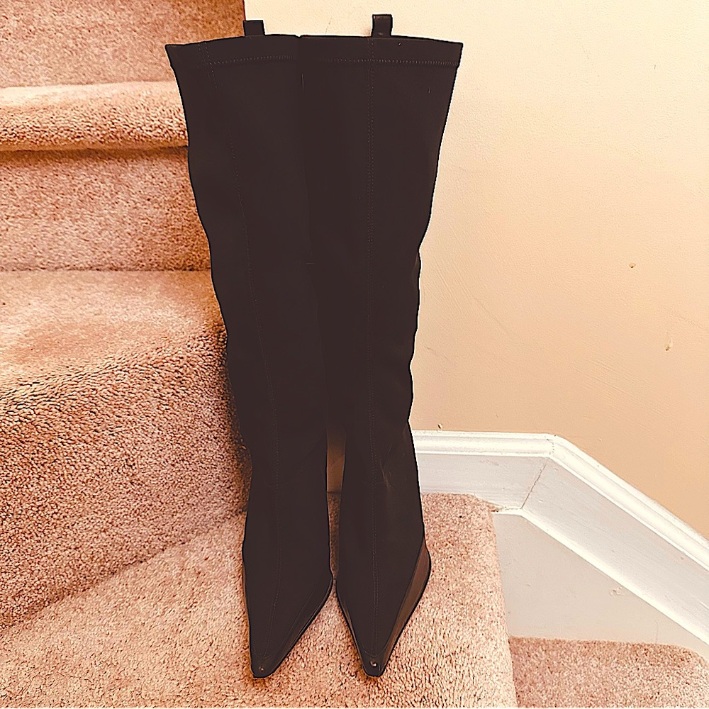 Charles David Black boot with  leather and stretch